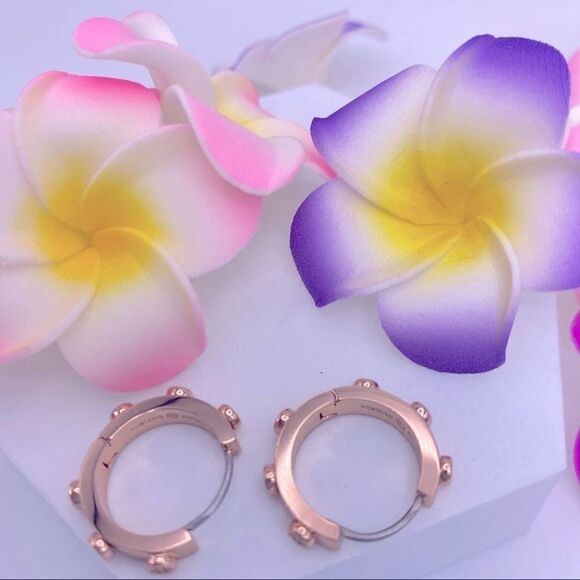 NWOT  Tory Burch Rose Gold Small Raised Logo Hoop Earrings - Picture 5 of 6
